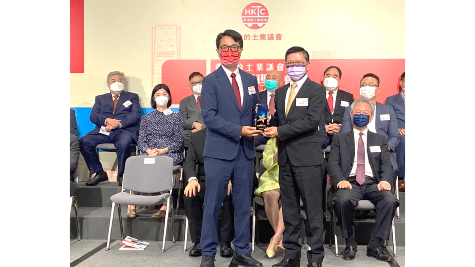 富通保险荣获香港的士业议会颁发感谢奖座